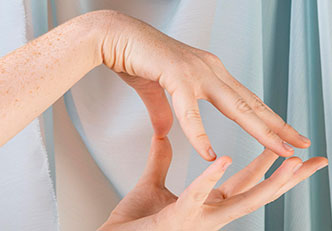 El Gençleştirme (Hand Rejuvenation)